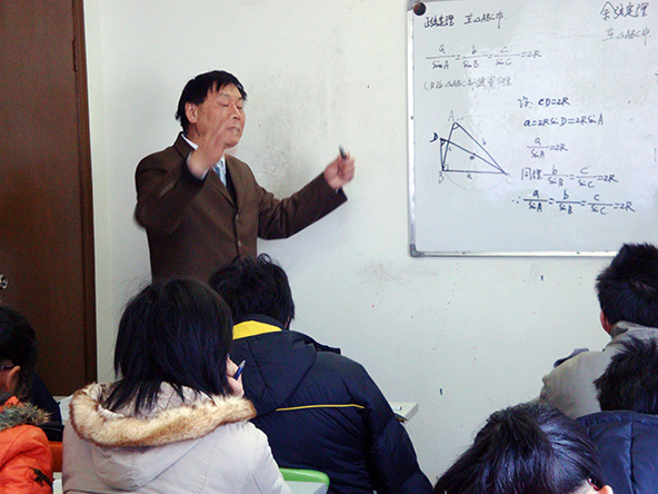 初中高中辅导班,专业领航，动感引爆！